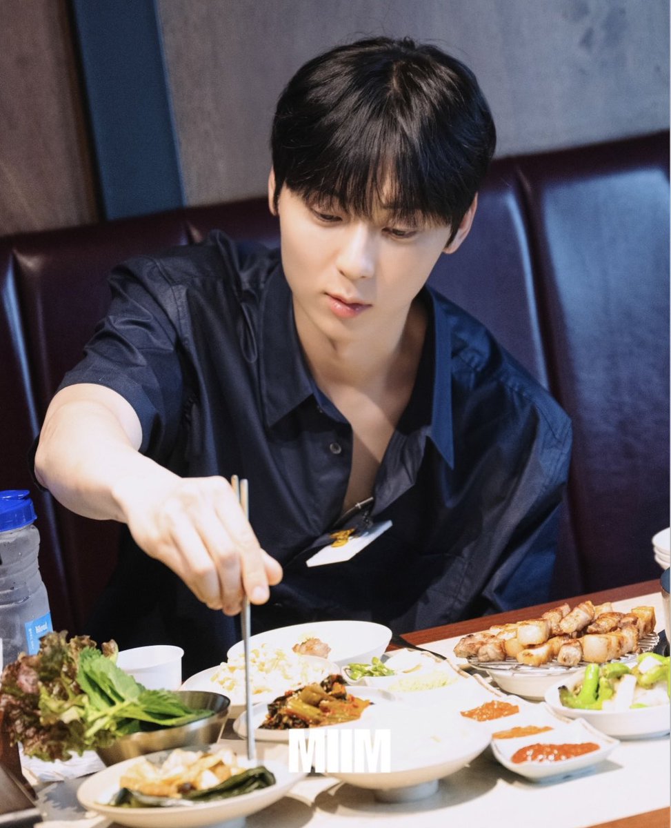 _520809's tweet photo. 황민현 입술 보실분 https://t.co/unQ7jiWXBX