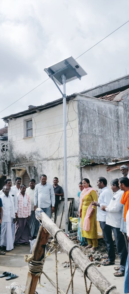 sudhakarnimmal2's tweet photo. ఈ రోజు కామగిరి గ్రామపంచాయతీ ఇచ్చోడ మండలం అదిలాబాద్ జిల్లాలో సర్పంచ్ నిమ్మల. సుప్రియ సుధాకర్ రెడ్డి గ్రామములో సోలార్ విధి దీపాలు గ్రామస్థులలో కలిసి ప్రారంభంచడం జరిగింది. ఈ విధి దీపాలు  డాక్టర్ గోపిడి. చంద్రశేఖర రెడ్డి సార్ రాష్ట్ర సమాచార హక్కు చట్ట ప్రధాన కమిషనర్ ఇవ్వడం జరిగింది https://t.co/EExeV1NyBm