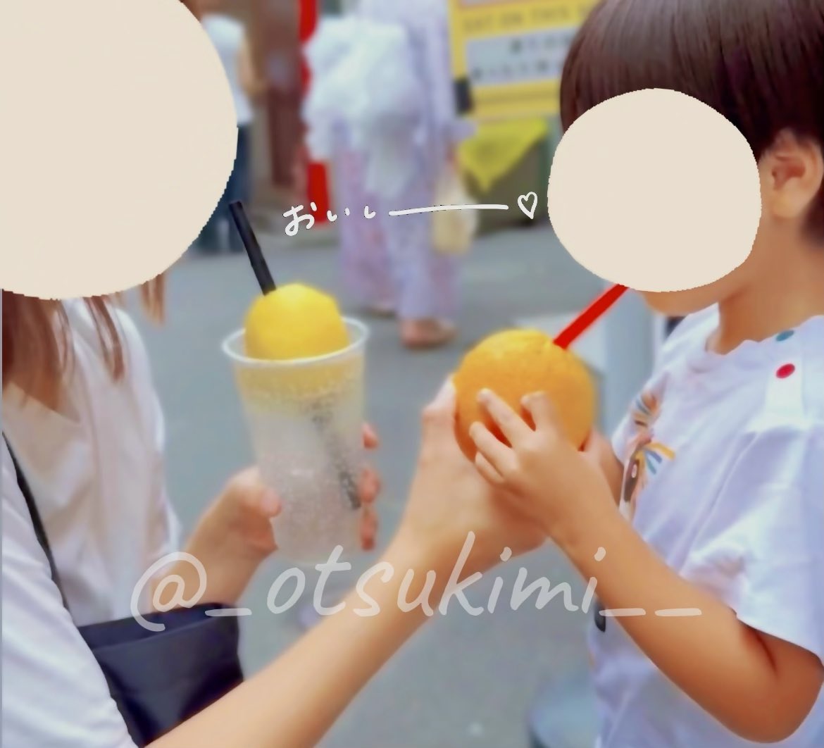 _otsukimi__'s tweet photo. 東京に行く前日に、息子の「雷門行ってみたい」の一言で急遽行くことが決まった🏮
ジュース買ったらこんなの来てテンション上がっちゃった🥹オレンジジュース激ウマだったな~🍊まんまるのカステラもめっちゃ美味しかった！ https://t.co/onUZgzNkyk