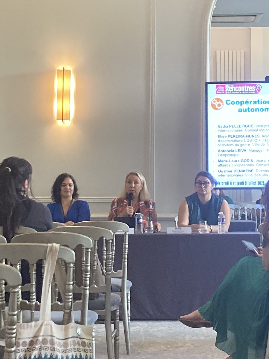CitesUniesFR's tweet photo. 🔵Ouverture de l'atelier « Coopération décentralisée économique et autonomie des femmes: un binôme vertueux
Un moment de réflexion sur le rôle de la #coopdec pour stimuler l'autonomie des femmes dans une logique de développement économique vertueux.
#RencontresAICT2026 https://t.co/NXUBvrj6jX