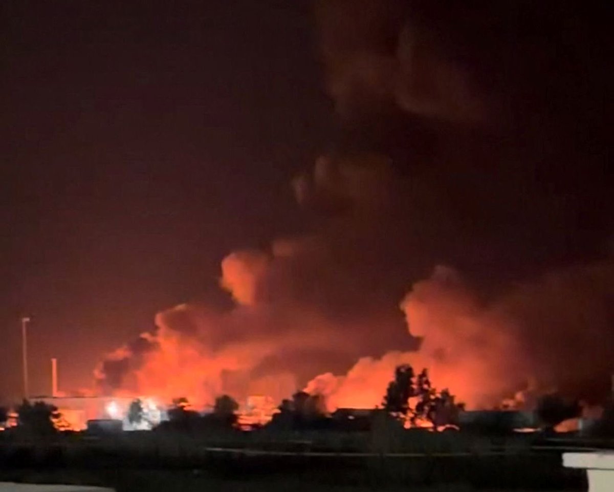 Nina_f52's tweet photo. 🇺🇸🇮🇷 US Launches New Strikes on Iran: Escalation Continues
Early this morning on July 9, the United States carried out another series of airstrikes against Iranian military targets. According to CENTCOM, approximately 90 targets were hit, including air defense systems, missile and drone storage facilities, and coastal infrastructure and logistics sites in southern Iran (areas around Bushehr, Chabahar, Bandar Abbas, and others).
This marks the second consecutive day of active strikes. The day before, President Trump stated that the ceasefire is “over.”
US position:
The strikes are in response to Iranian attacks on commercial vessels in the Strait of Hormuz (including tankers). The US accuses Tehran of violating previous agreements and threatening international shipping.
Iran’s response:
Iran reported strikes on US military bases and strategic centers in Bahrain, Kuwait, and Qatar. Tehran describes the US actions as a violation of the ceasefire and continued aggression.
Current situation:
•  The Strait of Hormuz remains an extremely tense zone (a critical route for a significant portion of global oil supplies).
•  Oil prices have already risen in reaction.
•  The world is waiting for further statements from Trump and Iran’s next moves.
The situation is developing very rapidly. The ceasefire that had held for several weeks after the previous round of escalation has effectively collapsed.
Question of the day:
How far will this escalation go? Will the sides return to negotiations, or is the region heading toward a new round of direct confrontation?
I’ll continue monitoring updates and keeping you informed.
What are your thoughts on these developments?
#Iran #USA #MiddleEast #StraitOfHormuz #Trump