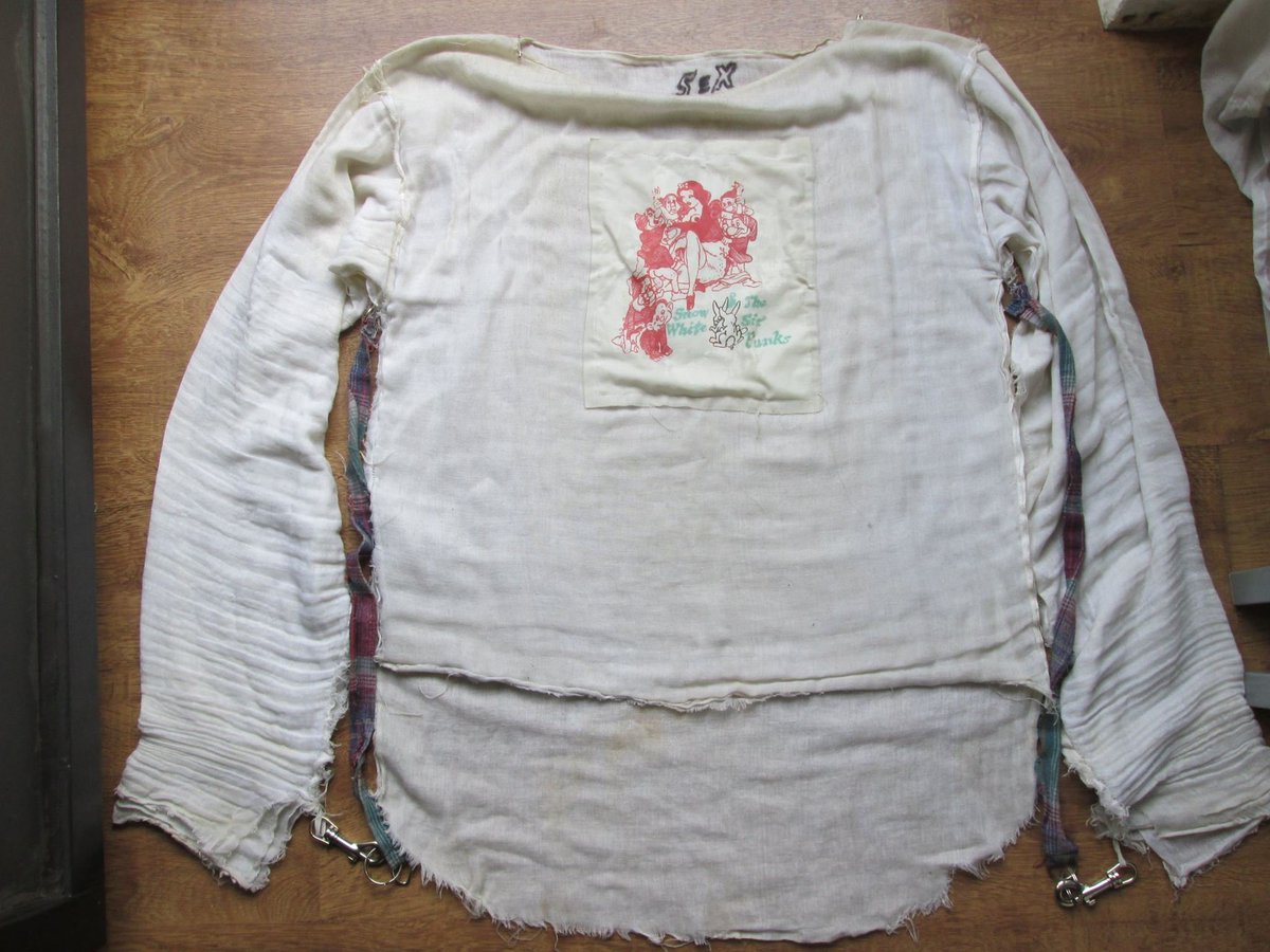 BunkerWolf45830's tweet photo. Style counts 🧷🧷 from my collection - here´s an original SEX London shirt 'Snow White and the Sir Punks' from ca. 1976 #viviennewestwood #malcolmmclaren #kingsroad #london #punk https://t.co/rqMktmZt3Y