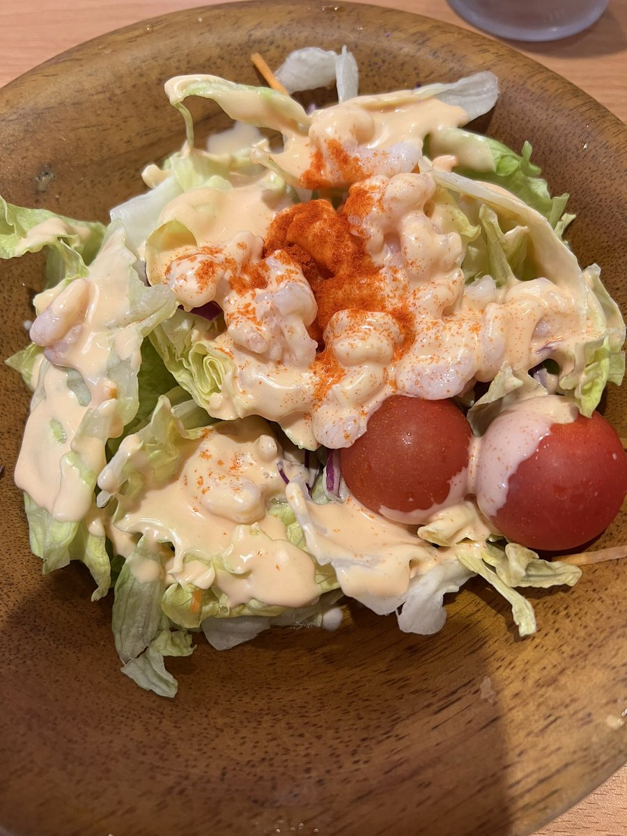 taroukagi11's tweet photo. 赤ワイン🍷
小エビのサラダ
ミートスパゲティ https://t.co/uCFCTYIfiu