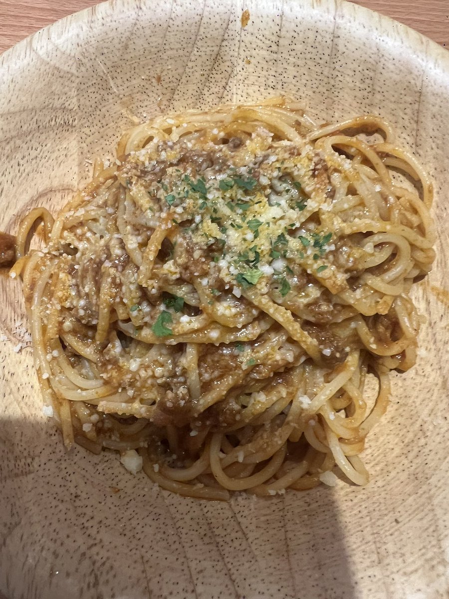 taroukagi11's tweet photo. 赤ワイン🍷
小エビのサラダ
ミートスパゲティ https://t.co/uCFCTYIfiu
