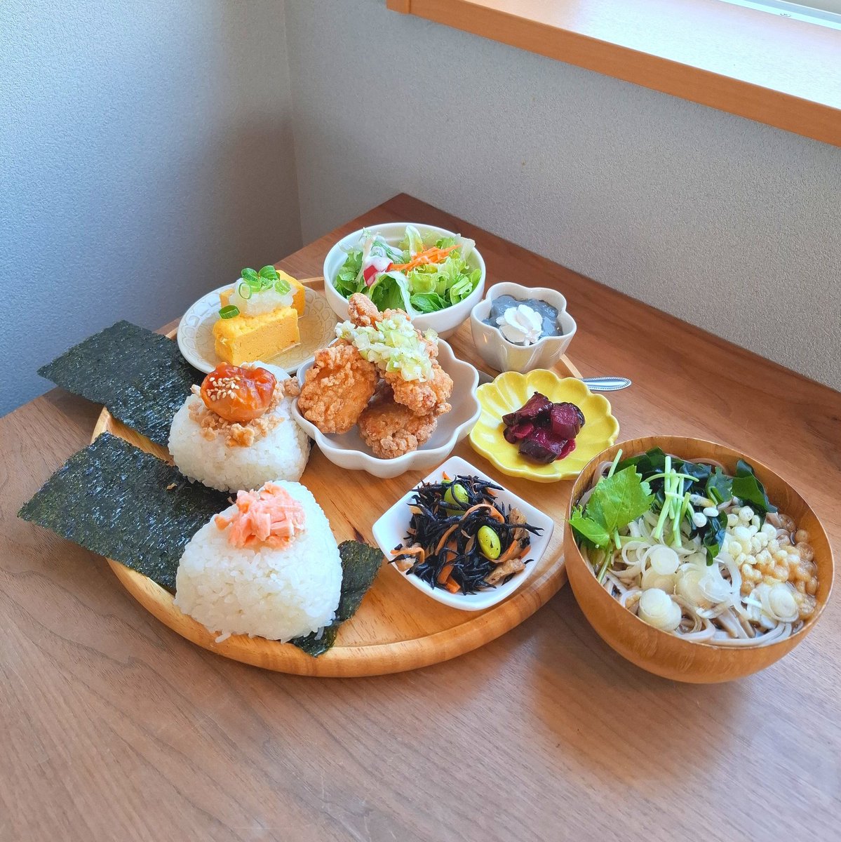 miyukitty428's tweet photo. 📍山笑う

・本日の逸品
   きみのそぼろ･サーモンハラス
   ミニ蕎麦( 温 )✍🏻

全部美味しかったけど
だし巻き玉子が1番美味しかった🩷 https://t.co/HDztcN4Au1