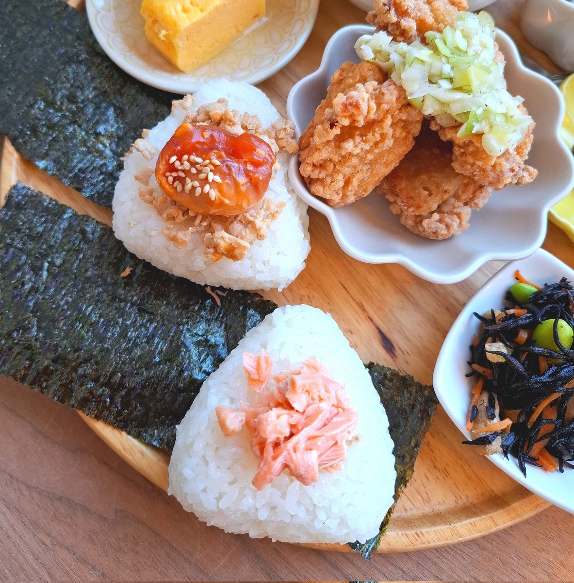 miyukitty428's tweet photo. 📍山笑う

・本日の逸品
   きみのそぼろ･サーモンハラス
   ミニ蕎麦( 温 )✍🏻

全部美味しかったけど
だし巻き玉子が1番美味しかった🩷 https://t.co/HDztcN4Au1