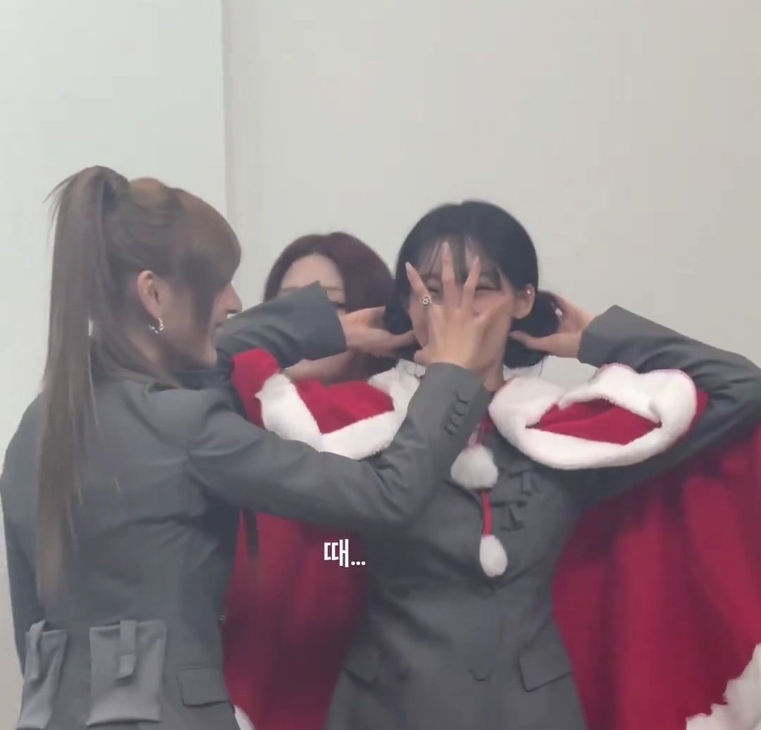 numlifeless's tweet photo. 아
한손에 다 들어오네..
아.. https://t.co/dzdA28v6pp