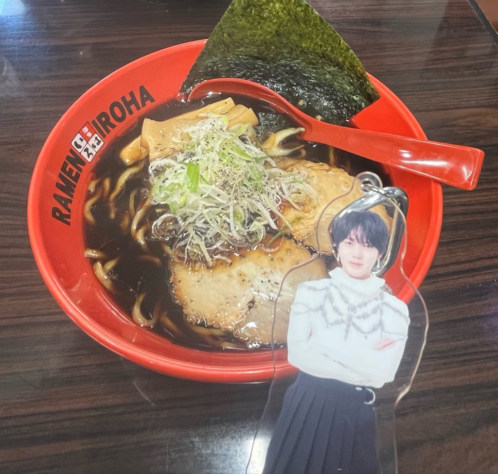 su__4u_'s tweet photo. 🍜🎶 https://t.co/PPLAOdVFxX