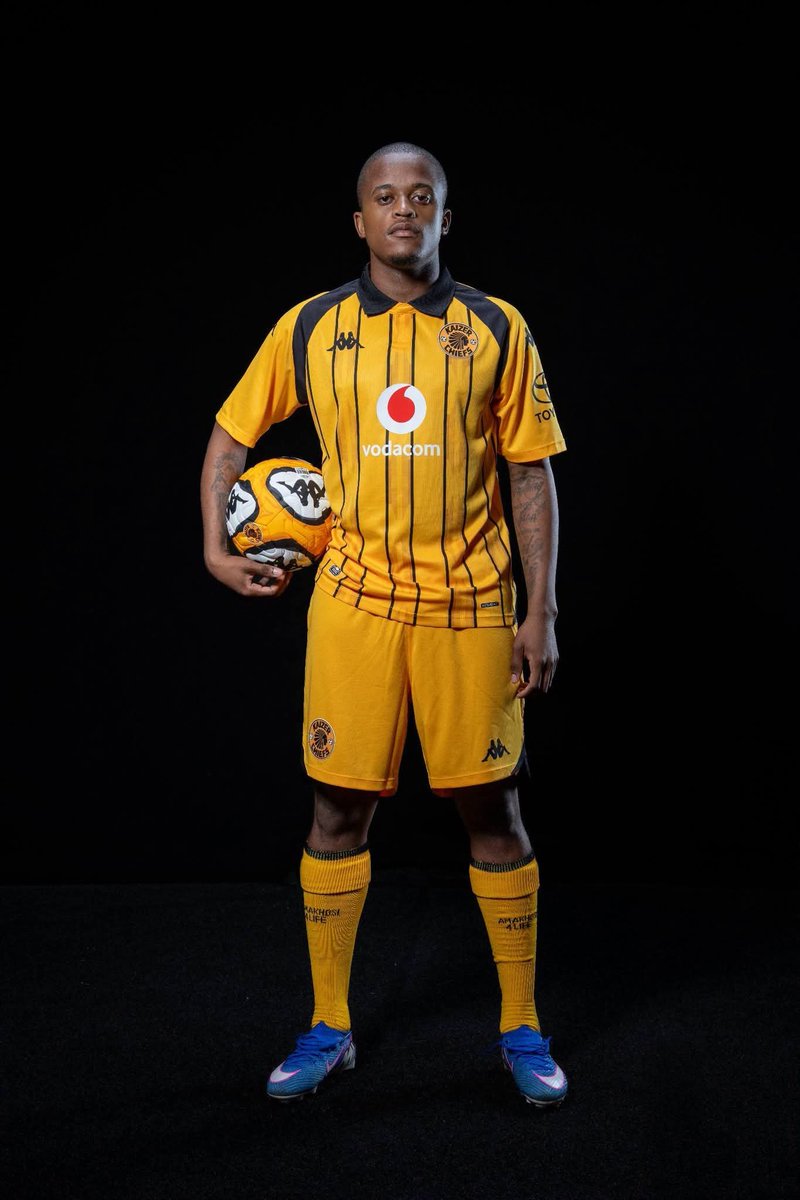 AkanimiltonM's tweet photo. This jersey is beautiful people are hating for no reason . Some Chiefs fans are just dick riding Pirates fans 🔥✌️ https://t.co/dj1pNhrYdN