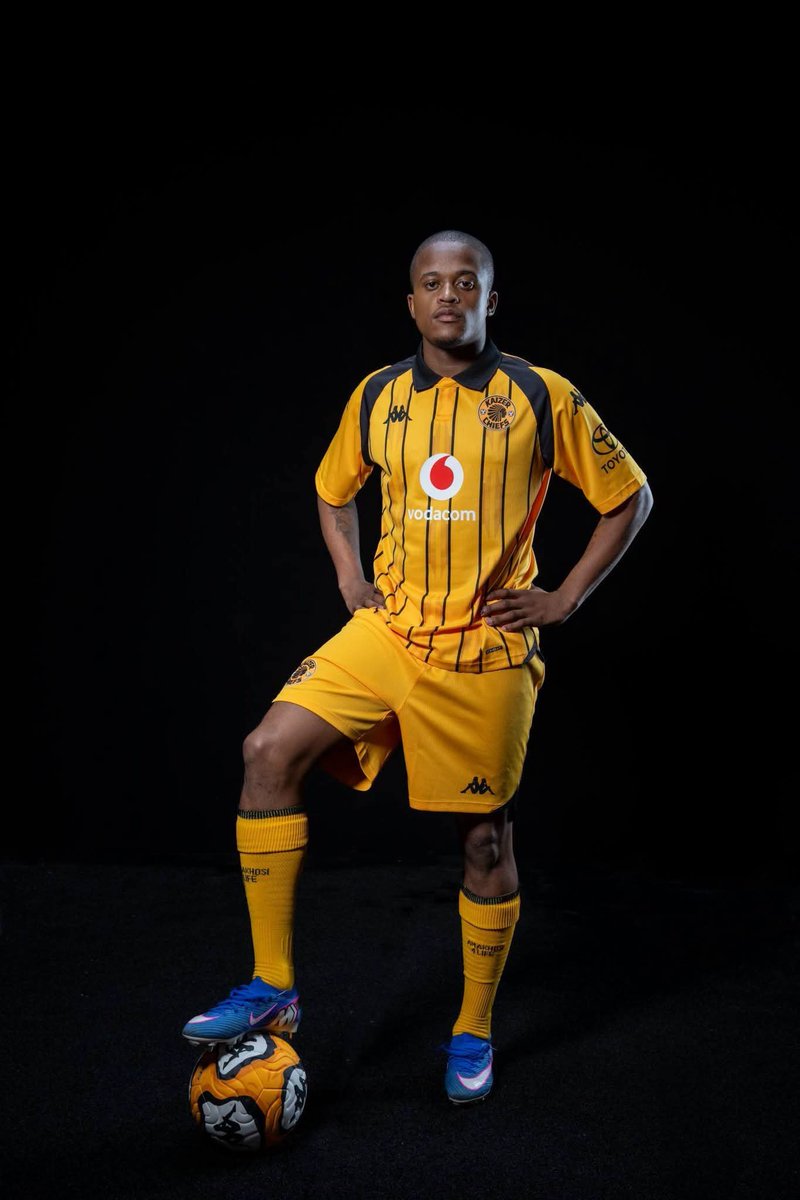 AkanimiltonM's tweet photo. This jersey is beautiful people are hating for no reason . Some Chiefs fans are just dick riding Pirates fans 🔥✌️ https://t.co/dj1pNhrYdN