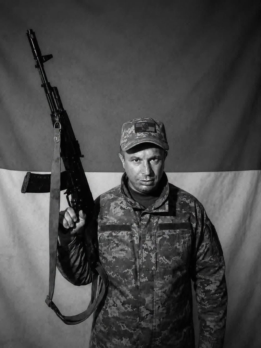 volodarskijo's tweet photo. Львівщина прощається зі захисниками:

Сергій Іванів 
Житель села Суховоля Зимноводівської громади Львівського району. Був учасником АТО. Служив у державній прикордонній службі на посаді заступника начальника другої застави другого відділу. Загинув 26 червня під час виконання бойового завдання поблизу населеного пункту Білий Колодязь Харківської області.

Юрій Гейко
Житель села Туринка Жовківської громади Львівського району. Служив оператором безпілотних літальних апаратів екіпажу безпілотних авіаційних комплексів взводу ударних безпілотних авіаційних комплексів роти ударних безпілотних авіаційних комплексів 2 батальйону безпілотних систем військової частини А7031. Серце захисника зупинилось 2 липня під час перебування у лікарні.

Роман Кушик 
Житель Судовишнянської громади. Старший стрілець-оператор 3-го механізованого відділення 1-го механізованого взводу 2-ї механізованої роти військової частини А1962. Життя воїна обірвалося 14 листопада 2024 року в Краматорському районі Донецької області під час виконання бойового завдання.

Валентин-Леонід Бандровський
Житель Дрогобича. Доброволець, служив у військовій частині А7014. Мав звання солдата, був майстром відділення технічного обслуговування бронетанкової техніки взводу технічного забезпечення самохідного артилерійського дивізіону.
Нагороджений Хрестом Сухопутних військ та нагрудним знаком «За мужність і відвагу» 66-ї окремої механізованої бригади. У вересні 2025 року звільнився з лав Збройних Сил України. Проходив реабілітацію та лікування. Серце захисника зупинилось 7 липня. Йому було 29 років.

Вічна та світла памʼять Героям!