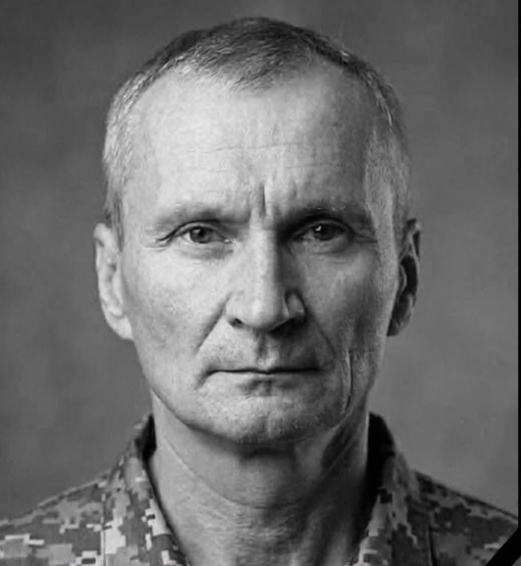 volodarskijo's tweet photo. Львівщина прощається зі захисниками:

Сергій Іванів 
Житель села Суховоля Зимноводівської громади Львівського району. Був учасником АТО. Служив у державній прикордонній службі на посаді заступника начальника другої застави другого відділу. Загинув 26 червня під час виконання бойового завдання поблизу населеного пункту Білий Колодязь Харківської області.

Юрій Гейко
Житель села Туринка Жовківської громади Львівського району. Служив оператором безпілотних літальних апаратів екіпажу безпілотних авіаційних комплексів взводу ударних безпілотних авіаційних комплексів роти ударних безпілотних авіаційних комплексів 2 батальйону безпілотних систем військової частини А7031. Серце захисника зупинилось 2 липня під час перебування у лікарні.

Роман Кушик 
Житель Судовишнянської громади. Старший стрілець-оператор 3-го механізованого відділення 1-го механізованого взводу 2-ї механізованої роти військової частини А1962. Життя воїна обірвалося 14 листопада 2024 року в Краматорському районі Донецької області під час виконання бойового завдання.

Валентин-Леонід Бандровський
Житель Дрогобича. Доброволець, служив у військовій частині А7014. Мав звання солдата, був майстром відділення технічного обслуговування бронетанкової техніки взводу технічного забезпечення самохідного артилерійського дивізіону.
Нагороджений Хрестом Сухопутних військ та нагрудним знаком «За мужність і відвагу» 66-ї окремої механізованої бригади. У вересні 2025 року звільнився з лав Збройних Сил України. Проходив реабілітацію та лікування. Серце захисника зупинилось 7 липня. Йому було 29 років.

Вічна та світла памʼять Героям!