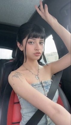 iu29x_'s tweet photo. تعال ارسلي صور مشهورات و اقيمها اذا اعطيتك ٨ تسال اي سوال ا��ا عطيتك ٩ او ١٠ تخليني انزل اي بوست ل مشهوره من اختيارك او اغير البايو او صوره العرض😵‍💫😵‍💫😭🐽 https://t.co/DJG0qcbzuB