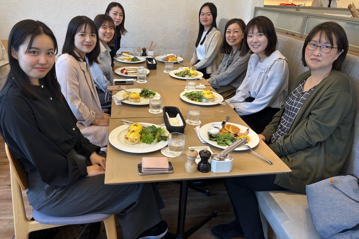 KPMGAzsaRecruit's tweet photo. 【東京事務所】
金融統轄事業部はさまざまな監査クライアントがあるため、チームを掛け持ちする人も多く、たくさんの仲間に出会うことができます！
メガバンクチームは特に規模が大きいため、チームの垣根を越えた女子会やBBQ、ボウリングなど、さまざまなイベントが楽しめます💕

スタッフ https://t.co/4gR6sNc1RR