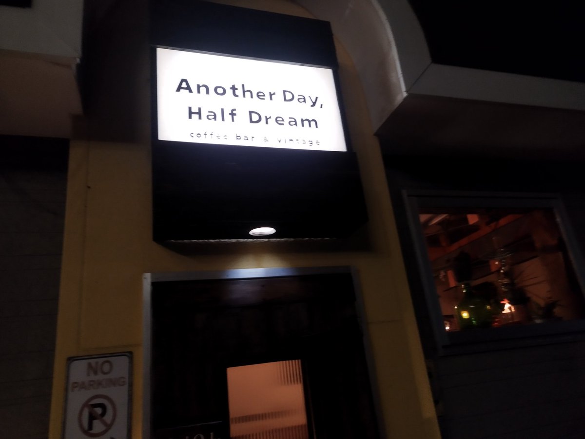 TMAFTradingCard's tweet photo. 【カード配布対象店紹介】

温泉街にあります、【AnotherDayHalfDream】様。
落ち着いた雰囲気で、レトロな内装がステキなオトナのバーです。

営業日・営業時間不定、開いてたらラッキーなお店で、いつもは夜から営業してます。

新たなトレカ対象店です！
洞爺湖へお泊まりの際はぜひ！

#TMAFトレカ https://t.co/8aHlof8mwh
