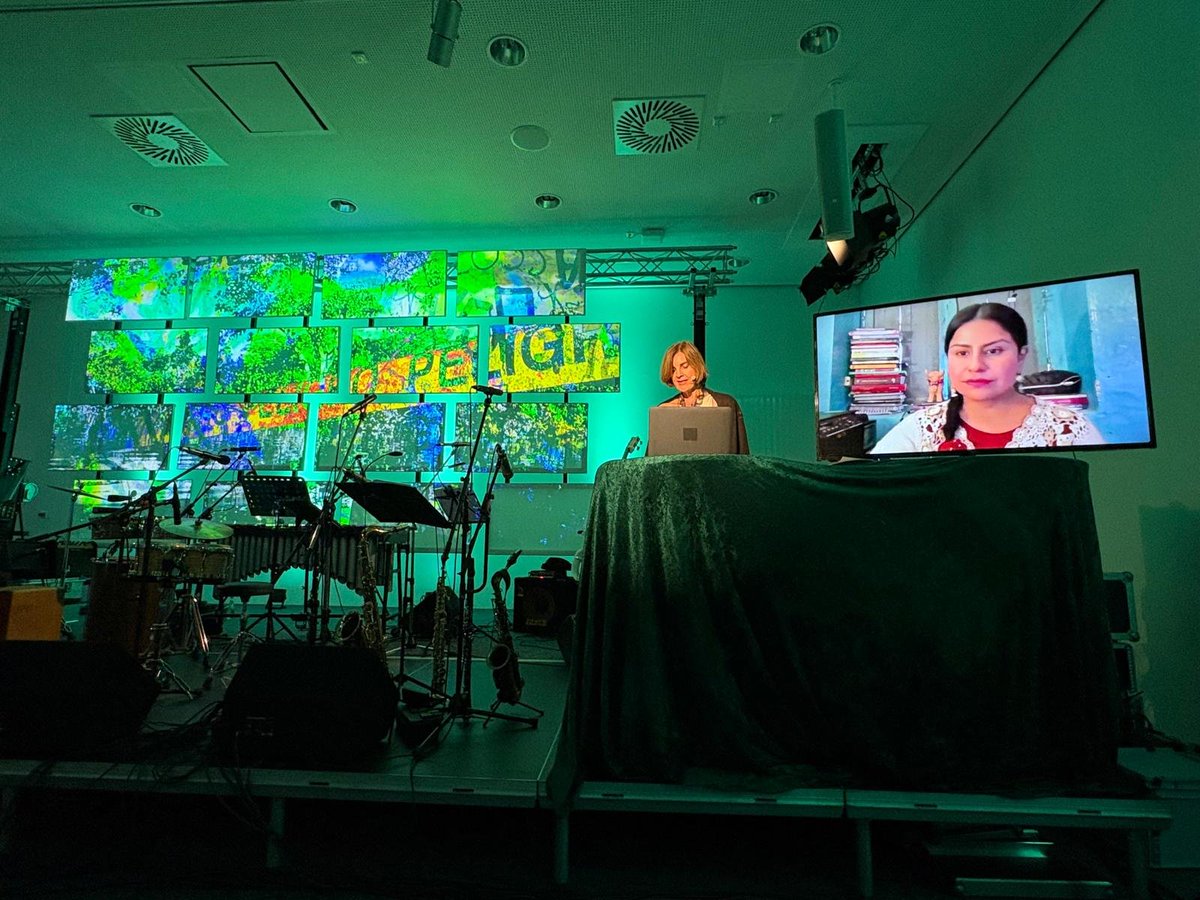 AlbertoAcostaE's tweet photo. Completamos la gira de verano con GRUPO SAL
Conferencias-conciertos y talleres, con potentes discusiones en el marco del proyecto: PLURIVERSO, VOCES EMANCIPATORIAS DE TODO EL MUNDO,
con Paty Gualinga de Ecuador, Diana Flores de Per��, Nnimmo Bassey de Nigeria, Enrique Viale de Argentina, Lesley Le Grange de Sudáfrica, Niko Paech de Alemania. Abordamos cuestiones relacionadas a las resistencias para proteger los territorios de los extractivismos, a los Derechos de la Naturaleza, al racismo y la colonialidad, al patriarcado, a alternativas económicas y sociales...
Fue muy grato coordinar con Sandra Weiss @SandraAWeiss  estas actividades en varias ciudades de Alemania: Eberswalde, Chemnitz, Colonia /  Köln, Bielefeld, Minden, Siegen, Hagen.

La combinación de música latinoamericana con discusiones políticas conlleva un enorme potencial transformador.