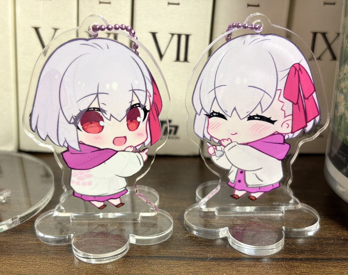 otmm's tweet photo. 個人的に作ったリバーシブルアクスタだよ https://t.co/9xWU3MKrie