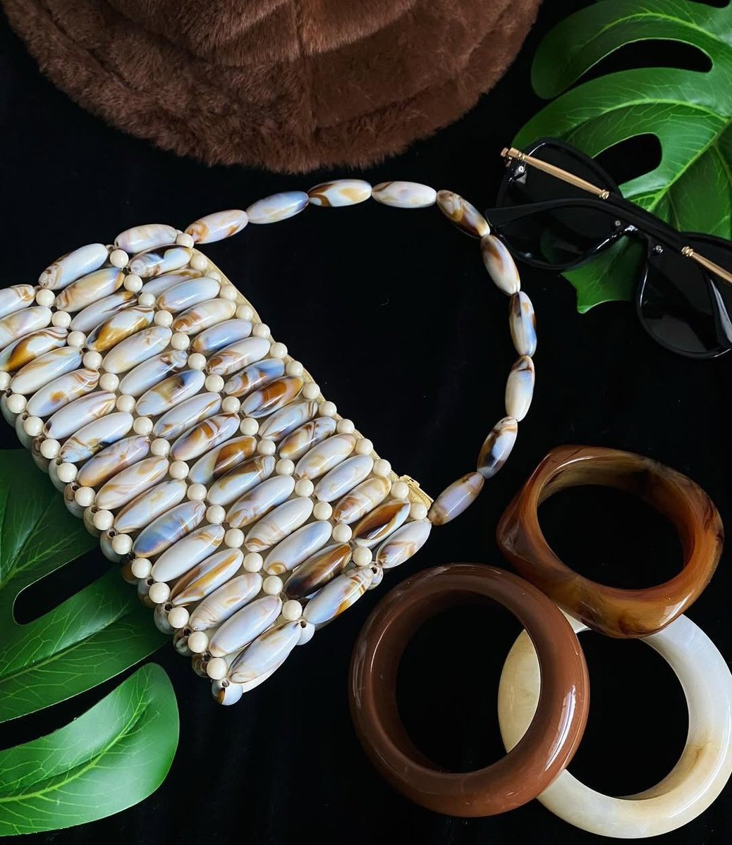 MOA_Lifestyle's tweet photo. If you see this post; please buy a beaded bag from me; I am in dire need of patronages please 🙏🏻 

Frame 1/2/3: 10,000 each
Available in different colours 

Frame 4: 20,000 
Available in different colours 

Ibadan 
Delivery nationwide 

Send a DM to order 

Please Repost 🙏🏻 https://t.co/EOztfQCjAm