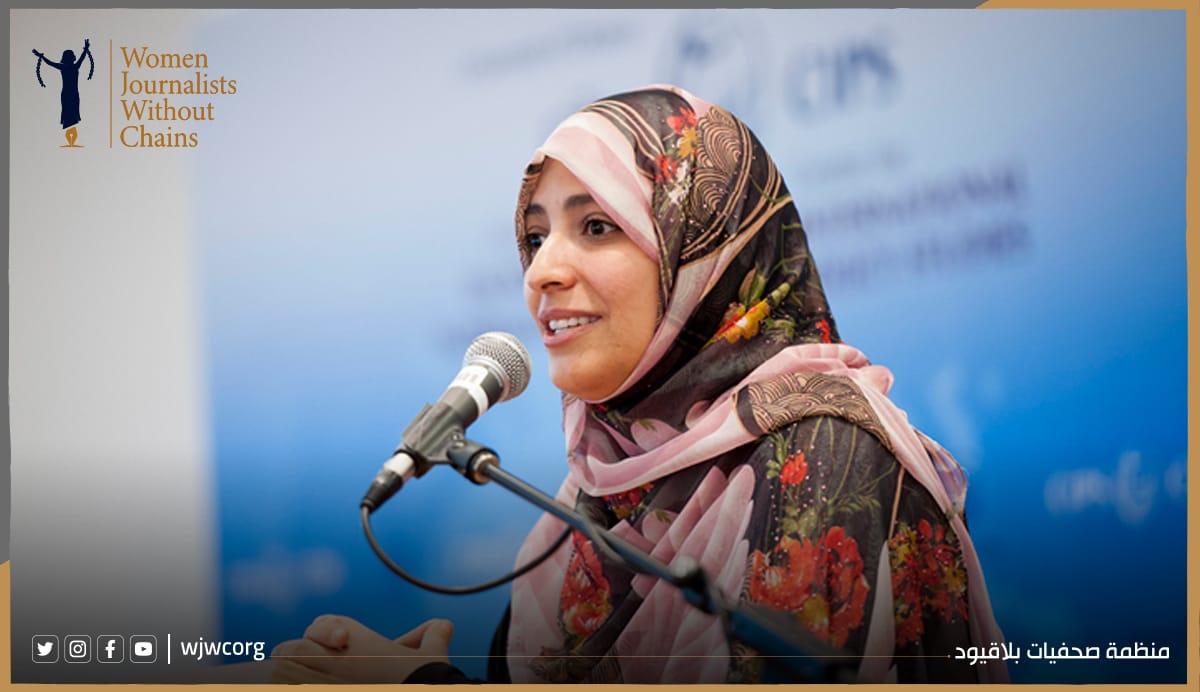WJWCorg's tweet photo. اليمن: تضامن واسع مع توكل كرمان يؤكد رفض التحريض ويطالب بالتحقيق ومساءلة المسؤولين

09 تموز/يوليو 2026

اليمن - قالت منظمة “صحفيات بلا قيود” إن موجة التضامن الواسعة التي حظيت بها رئيسة المنظمة، الحائزة على جائزة نوبل للسلام، توكل كرمان، من شخصيات سياسية وأكاديمية وحقوقية وإعلامية ونقابية، إلى جانب منظمات حقوق الإنسان، في أعقاب حملة التحريض التي استهدفتها، عكست إدراكاً متنامياً لخطورة خطاب التحريض وآثاره على سلامة الأفراد والمجال العام، ورسخت التأكيد على أن حماية حرية الرأي والتعبير مسؤولية وطنية تتجاوز الخلافات السياسية والفكرية.

وأضافت المنظمة أن البيانات والمواقف الصادرة عن المتضامنين لم تقتصر على إدانة حملة التحريض، بل أكدت جملة من المبادئ الأساسية، في مقدمتها رفض توظيف الخطاب الديني في الخصومات السياسية، وتجريم التحريض ضد المدنيين وأصحاب الرأي، وضرورة تحييد القوات المسلحة والمؤسسات العسكرية عن الاستقطابات السياسية والأيديولوجية، وصون العقيدة العسكرية الوطنية من أي توظيف حزبي أو مذهبي، بما يحفظ دورها الدستوري في حماية الدولة والمجتمع.

وفي هذا السياق، أكد الأمين العام لنقابة الصحفيين اليمنيين، محمد شبيطة، أن التحريض ضد الصحفيين والناشطين وأصحاب الرأي يمثل سلوكاً بالغ الخطورة يهدد حرية التعبير وحق المجتمع في المعرفة، ويفتح الباب أمام انتهاكات لا تستهدف الأفراد فحسب، بل تمس الحقوق والحريات العامة، معرباً عن تضامنه مع توكل كرمان، ومع كل صحفي وناشط يتعرض للتهديد أو التحريض بسبب آرائه.
المزيد على الرابط: https://t.co/yR2YxITdOB
#اليمن #حرية_التعبير_اولا #حقوق_الإنسان