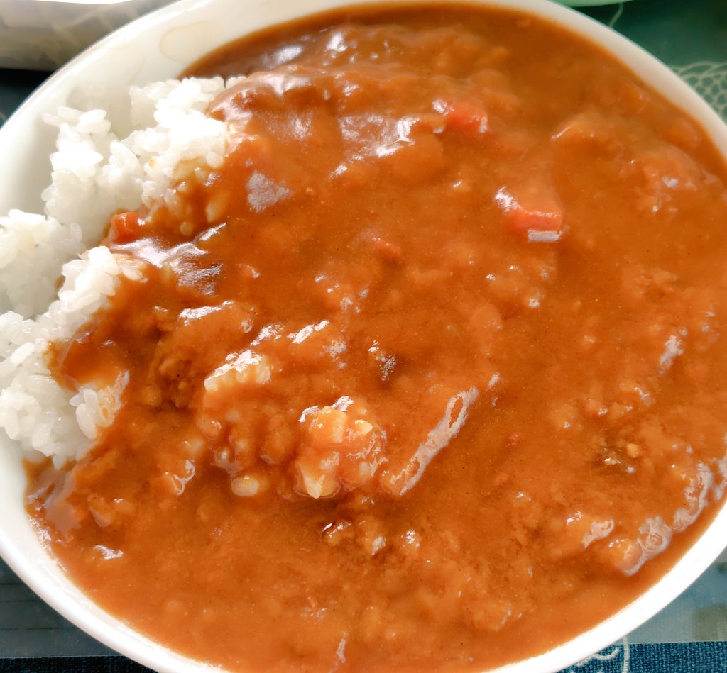87mogchan's tweet photo. チーズカレー
メガ盛りとかいうやつレトルトを食べてみた
確かにチーズインされてる味〜 https://t.co/JgFWw9HGWW