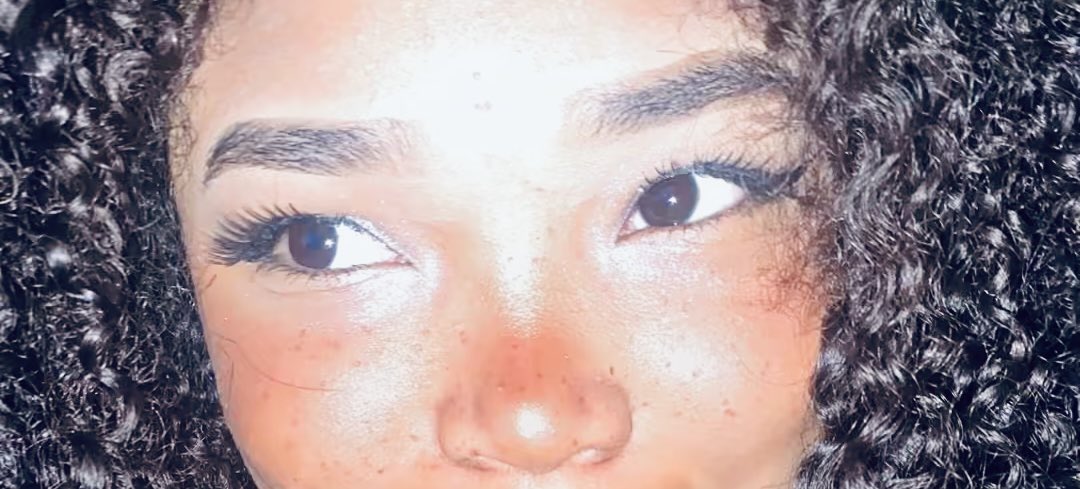 loloiwaa's tweet photo. Tem brilho até agora no meu olho tipo DENTRO dele https://t.co/ZpKQoUt7zi