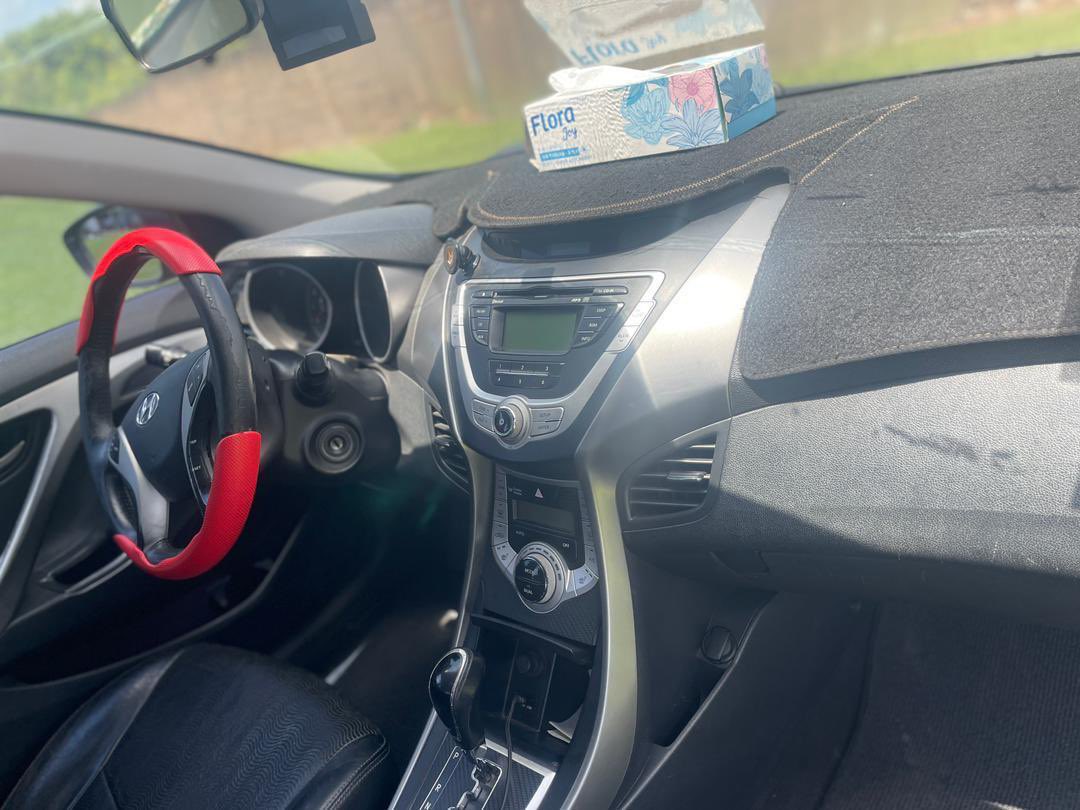 JuxKalmeKen's tweet photo. Hyundai (Avante) Elantra 2013
Leather seat
Sunroof
Chilling AC
1.6 CC
Engine untouched
Electric window
Alloy rims
Fog lights
Mileage 75000
85,000 negotiable https://t.co/EOTCkwwTta