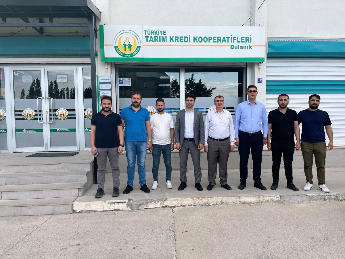 Bulaniktkk's tweet photo. Muş Bulanık Ziraat Bankası Müdürü Sayın Metin Köstekçi, kurumumuzu ziyaret etti. Kurum Müdürümüz Sayın Nimet Vurar ile gerçekleştirilen görüşmede kurumlarımız arasındaki iş birliği ve tarım sektörüne yönelik çalışmalar değerlendirildi. https://t.co/0Aue4fAEJb