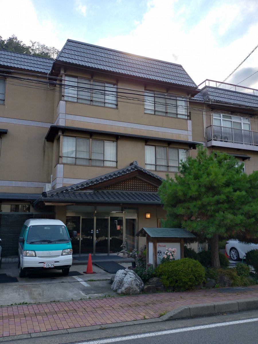 MilkySayu's tweet photo. 上山田温泉♨
顕現からやっと訪問^_^
はじめましてm(_ _)m

お宿に到着(^_^)v
布団のほうがよいのですが〜 https://t.co/BXTIlNgvbm