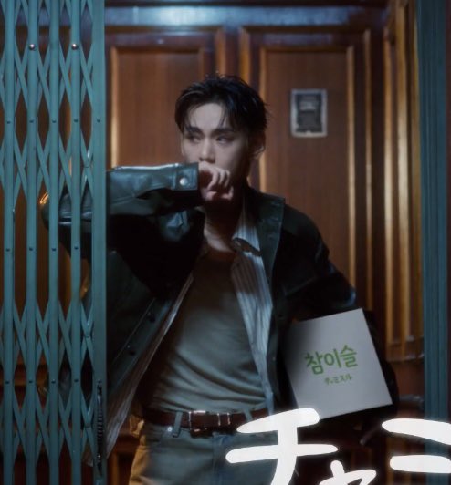 layovermoods's tweet photo. taehyung in iconic oreo hair, leather jacket, a shirt snd a tank top for jinro i couldn’t have asked for more 😭 https://t.co/JltefT5S8i