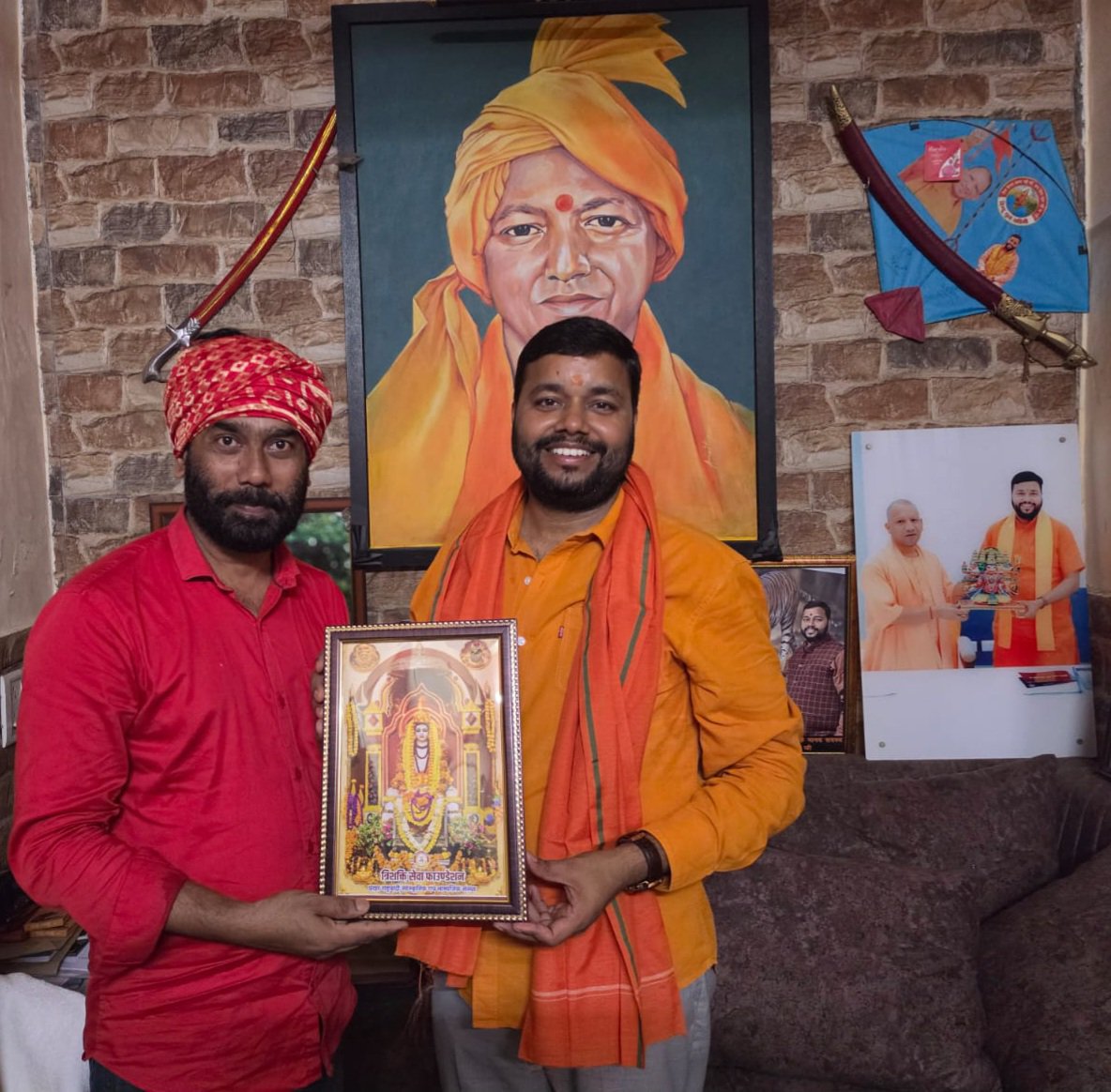 DadhiRay's tweet photo. हर हर महादेव,,,कुछ पल प्यारे भाई अम्बरीश सिंह भोला जी के साथ,,जय श्री राम,, https://t.co/KzBvrIbrm8