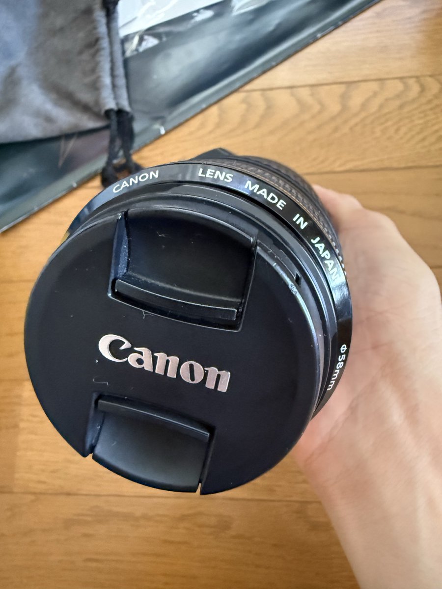 Amazonのセール中に安いレンズフードとやらを買ってみようとおもってる