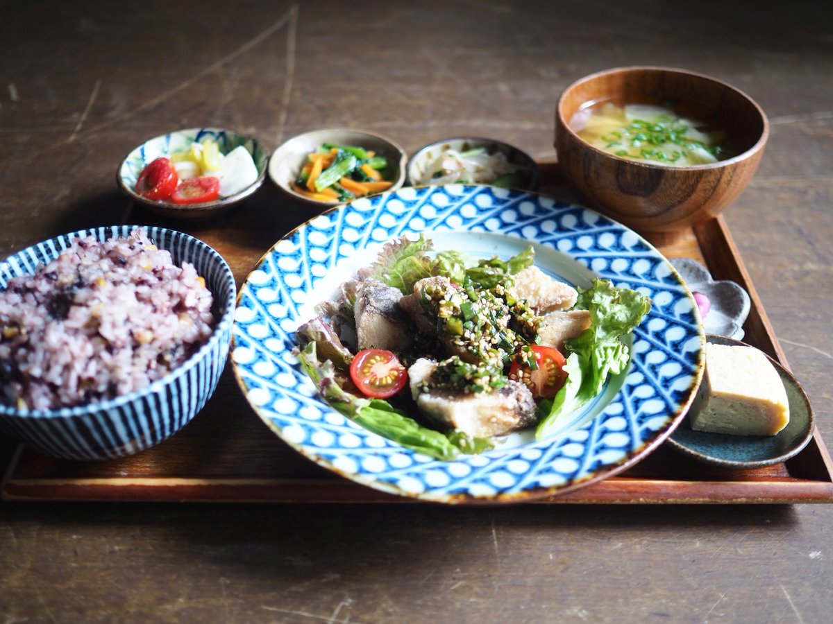 sippo_cafe's tweet photo. おはようございます！本日の日替わりメニューは『大山鶏ときのこのみぞれ煮』『ブリの竜田揚げ ニラだれ』です。お弁当は『ブリの竜田揚げ ニラだれ』と『お子様弁当』『ひよこ豆とひき肉のカレー弁当』『アジフライタルタルソース弁当』をご用意しております。ご来店お待ちしております！#吉祥寺 https://t.co/7rhsvz6UmX