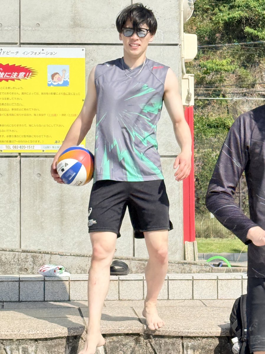 Thunders_vb's tweet photo. ⚡️サンダーズ情報⚡️
ベイサイドビーチ坂にて、ビーチバレーのトレーニングを実施しました🏖️🏐

インドアとは異なる環境やプレーに苦戦する場面もありましたが、30℃を超える暑さの中、選手たちは最後まで全力でトレーニングに取り組みました💪🔥

スキル面・フィジカル面ともに充実した練習となり、貴重な経験を積むことができました✨

#広島サンダーズ​
#大同生命SVリーグ​
#Hiroshimathunders​
#volleyball
#WithTheTHUNDY