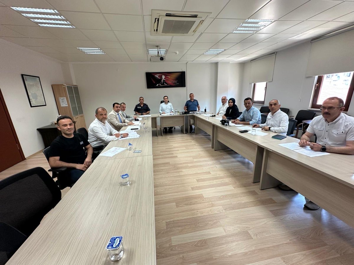 TCBulancak's tweet photo. Kaymakamımız Sayın Ömer Faruk TUNCER başkanlığında, 15 Temmuz Demokrasi ve Millî Birlik Günü anma programları kapsamında yürütülecek hazırlıklara ilişkin değerlendirme toplantısı gerçekleştirildi. https://t.co/lNOwjZQhFp