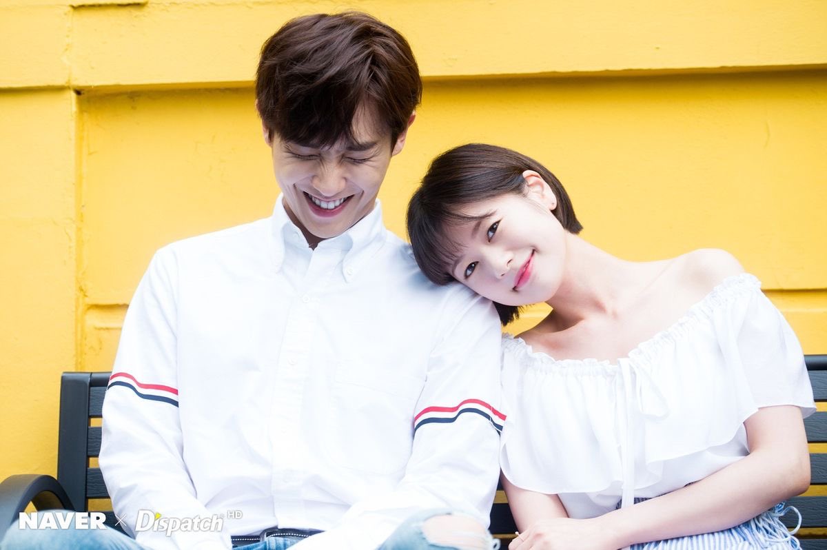 kdramahotgists's tweet photo. Lee Joon and Jung Somi’s fans are seriously beefing over what Lee Joon said. 😂😂😭😭

This whole thing is so unnecessary. They’re both successful—Lee Joon is a successful idol turned actor and Somi is doing great too. There’s no reason to throw shade at either of them.
Exes are allowed to talk about their past relationships if they want to. He was asked a question, and he answered it. Also, nowhere did he explicitly say he was talking about Somi.
I honestly don’t get what all this unnecessary fan war is about.