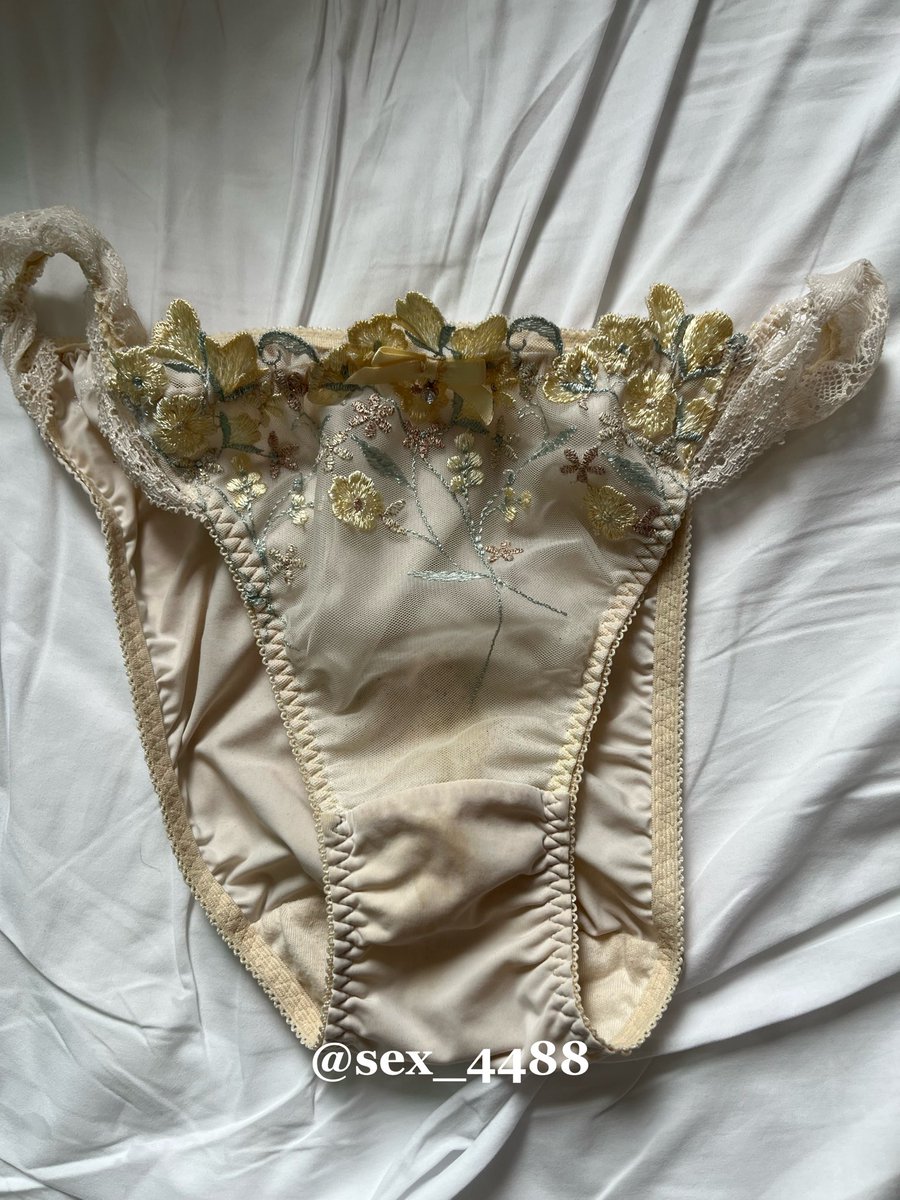 sex_4488's tweet photo. 【2日目パンツ】
旅行2日目の汚パンツ🤭
この日から4日くらい経ってるのが手元に…発酵してそう… https://t.co/lhDuhT9Oy4