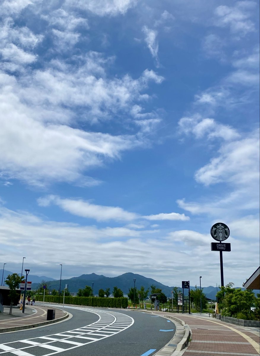 IN_ability10's tweet photo. 今日も一日お疲れ様でした🫡 🥂

近畿は梅雨明けしたみたいです☀️🥵

 #風景写真
＃キリトリセカイ https://t.co/0bhCFPqitt