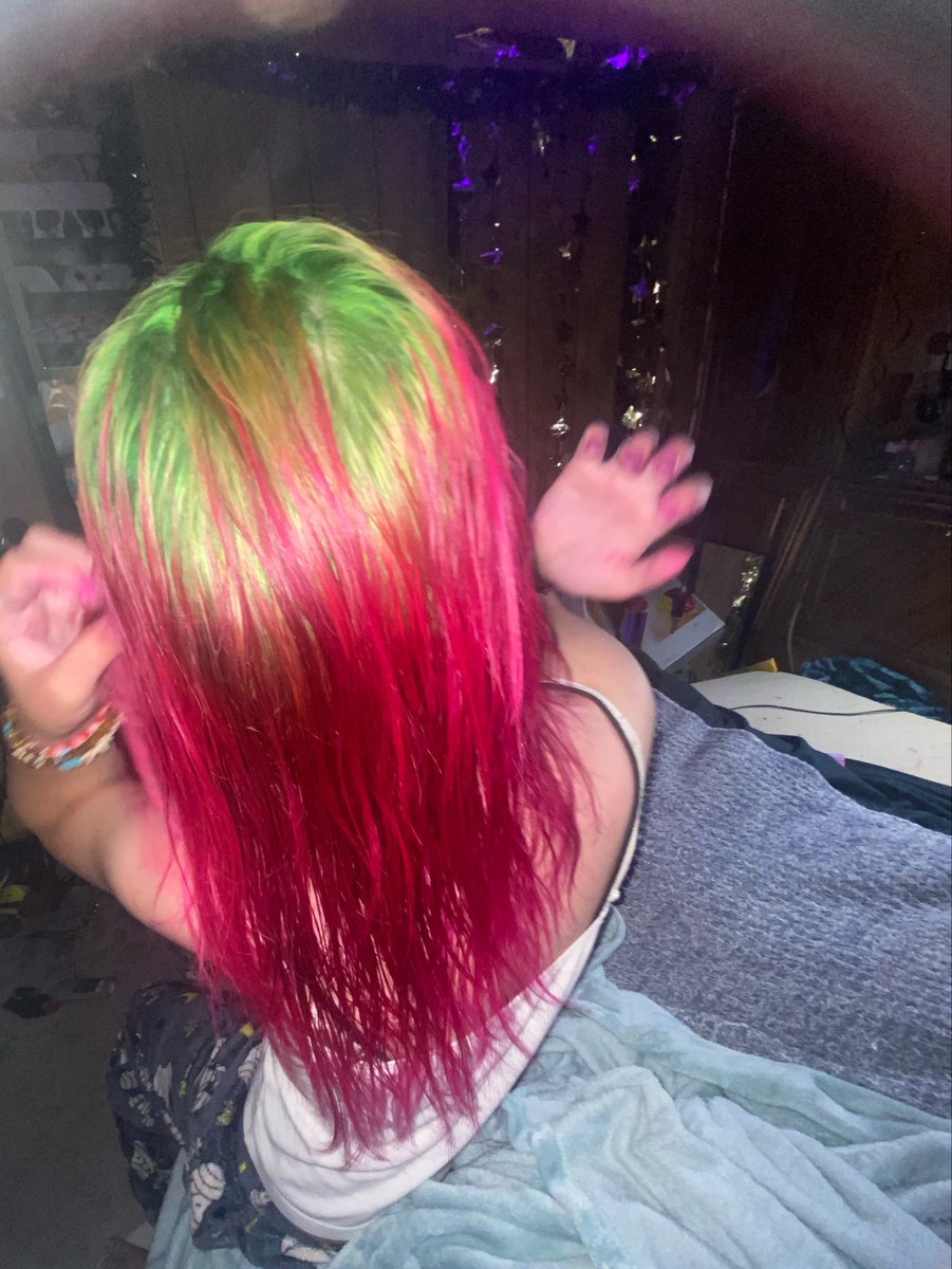 breelimic's tweet photo. MEOW HI GUYS LOOK AT MY NEW HAIR :D https://t.co/LxNXBgaQn3
