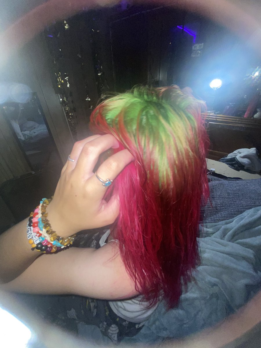 breelimic's tweet photo. MEOW HI GUYS LOOK AT MY NEW HAIR :D https://t.co/LxNXBgaQn3