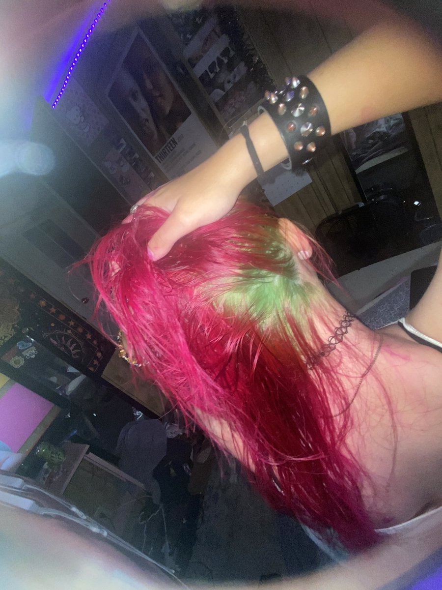 breelimic's tweet photo. MEOW HI GUYS LOOK AT MY NEW HAIR :D https://t.co/LxNXBgaQn3