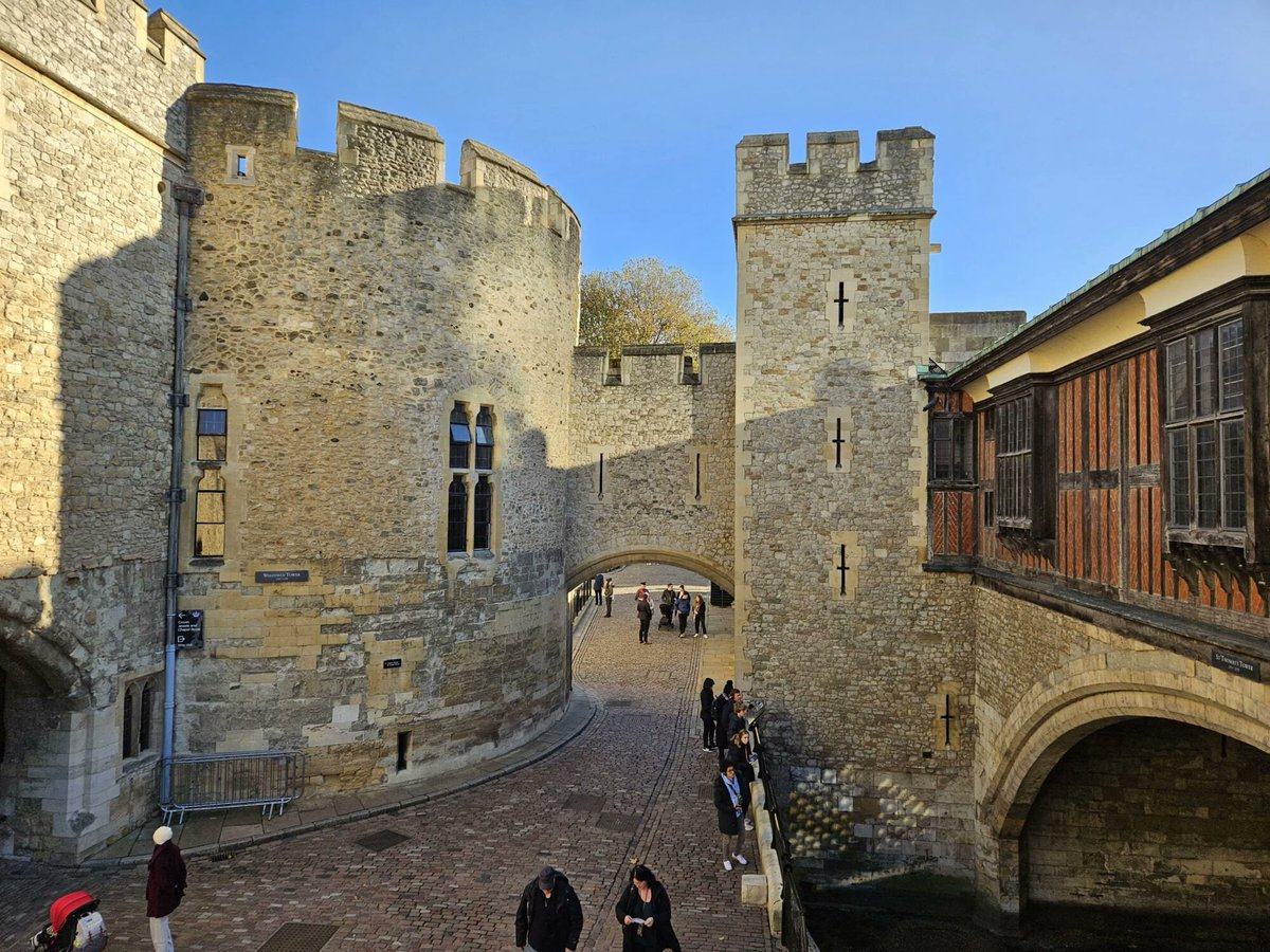 RJonTourUK's tweet photo. Find out what’s inside the Tower of London and whether it’s worth visiting on my #LondonBlog post.
https://t.co/v1dSxncpv0 #london #travelguide https://t.co/n8XOoF0LOd