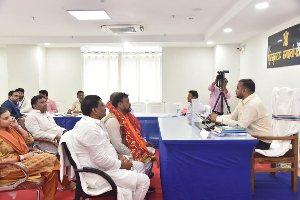 KashishBihar's tweet photo. ▪️ भाजपा प्रत्याशी अभिषेक कुमार सिन्हा ने बांकीपुर विधानसभा उपचुनाव के लिए नामांकन दाखिल किया।
▪️ नामांकन से पहले निकली विशाल रैली और सभा में एनडीए ने एकजुटता का शक्ति प्रदर्शन किया।
▪️ कार्यक्रम में एनडीए के कई वरिष्ठ नेताओं और बड़ी संख्या में कार्यकर्ताओं की मौजूदगी रही।
▪️ भाजपा ने इसे संगठन की ताकत और चुनावी तैयारी का संदेश बताया।
▪️ बांकीपुर उपचुनाव को लेकर राजनीतिक सरगर्मी तेज हो गई है।
#Patna