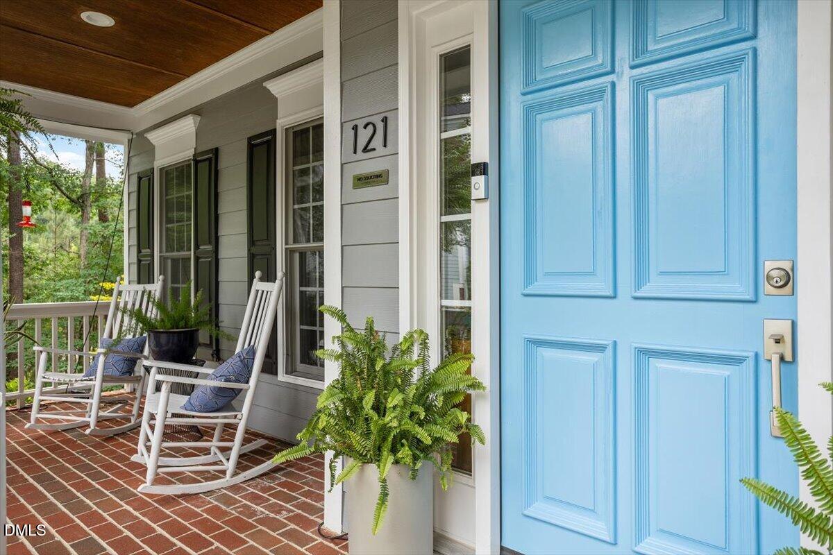 McCormickTeamRE's tweet photo. 121 Hayworth Drive, Chapel Hill, NC, 27517
6 bed | 7 bath 5775 Sq. Ft.
Active | 1450000
https://t.co/he5ExArUUc
This meticulously updated home in Hundred Oaks offers the rare combination of refined beauty with an unbeatable Chapel Hill location. Combining timeless style with... https://t.co/0DlY8Lt17P