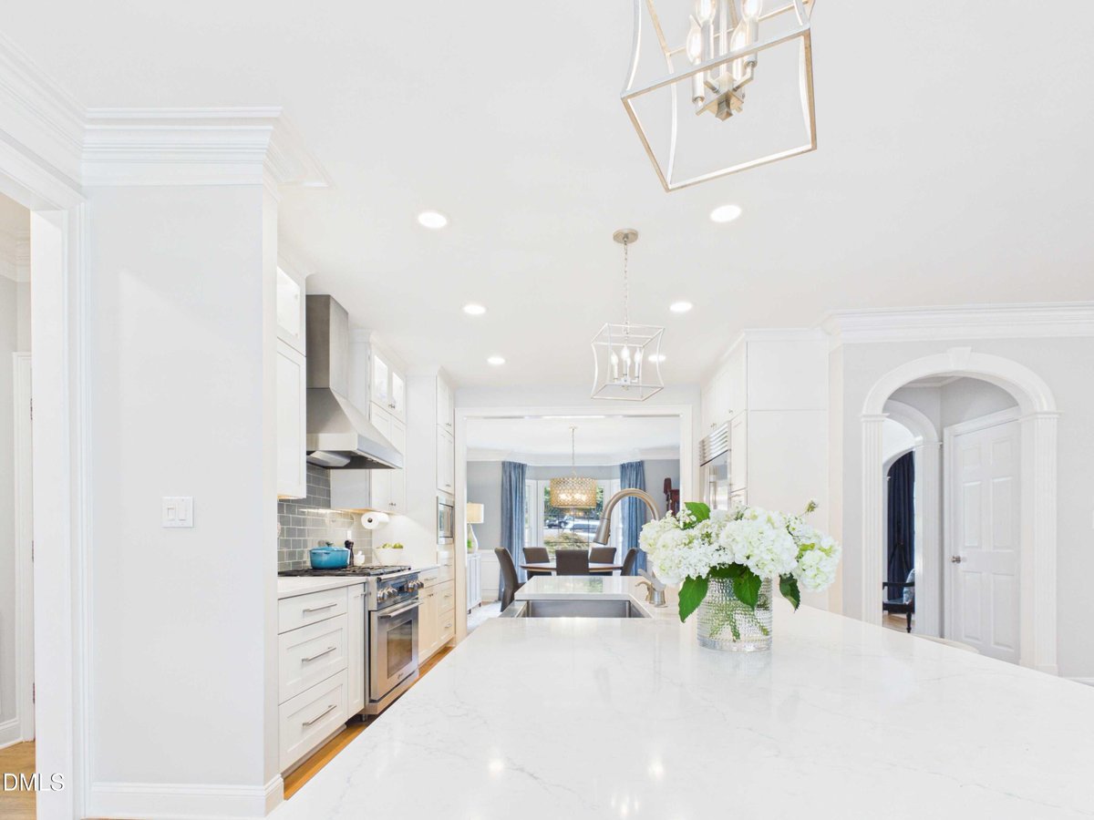 McCormickTeamRE's tweet photo. 121 Hayworth Drive, Chapel Hill, NC, 27517
6 bed | 7 bath 5775 Sq. Ft.
Active | 1450000
https://t.co/he5ExArUUc
This meticulously updated home in Hundred Oaks offers the rare combination of refined beauty with an unbeatable Chapel Hill location. Combining timeless style with... https://t.co/0DlY8Lt17P