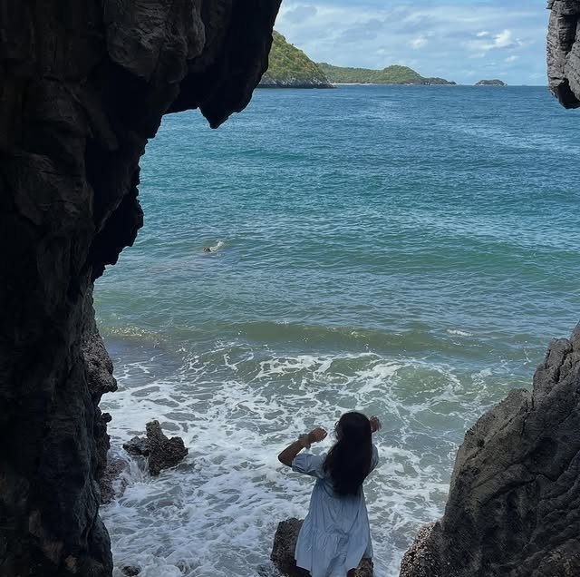 LauvWith's tweet photo. ˖°𓇼🌊⋆🐚📷 ⋆｡˚꩜⛰️

"A moment of stillness nestled between the crashing waves and the rocky mountains."

📍Never Let Me Go Shooting Location 📸📍

#PalmNuengdiao #PalmNueng #NeverLetMeGoTheSeries
#NeverLetMeGo #ปอนด์ภูวินทร์ #PondPhuwin
#ppnaravit #phuwintang https://t.co/vgYaKaD2v6