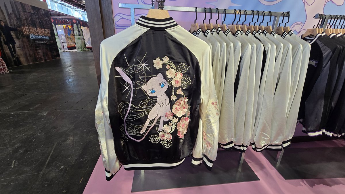 Pokekalos's tweet photo. Visuels des nouvelles vestes (merci à @Pokegraph pour les photos) https://t.co/VHwUQb102n