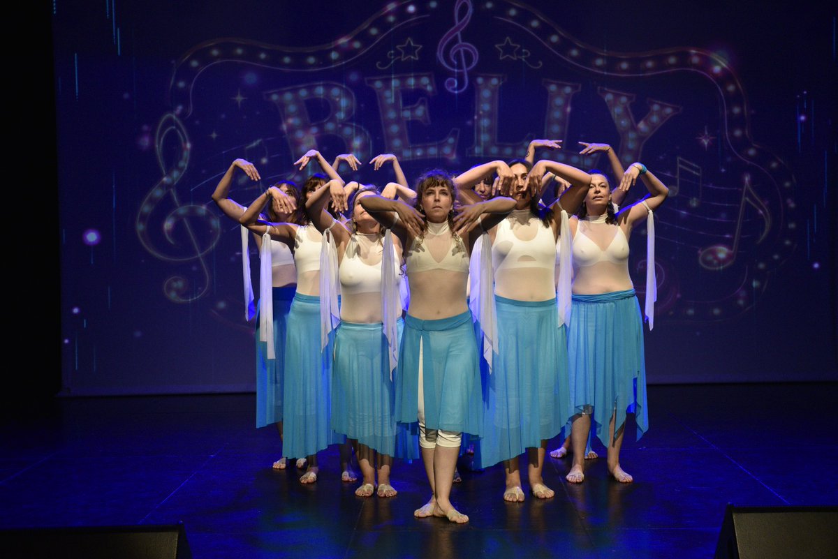 Badalonafotoev3's tweet photo. La 11a Gala Benèfica per les Malalties Minoritàries Pediàtriques omple el Teatre Margarida Xirgu de #Badalona: 11.000 Euros recaptats entre la Cursa i la Gala Benèfica es destinaran a la recerca del grup @GTRecerca. Gràcies per la vostra solidaritat!👏 https://t.co/2rwQsh3ghs