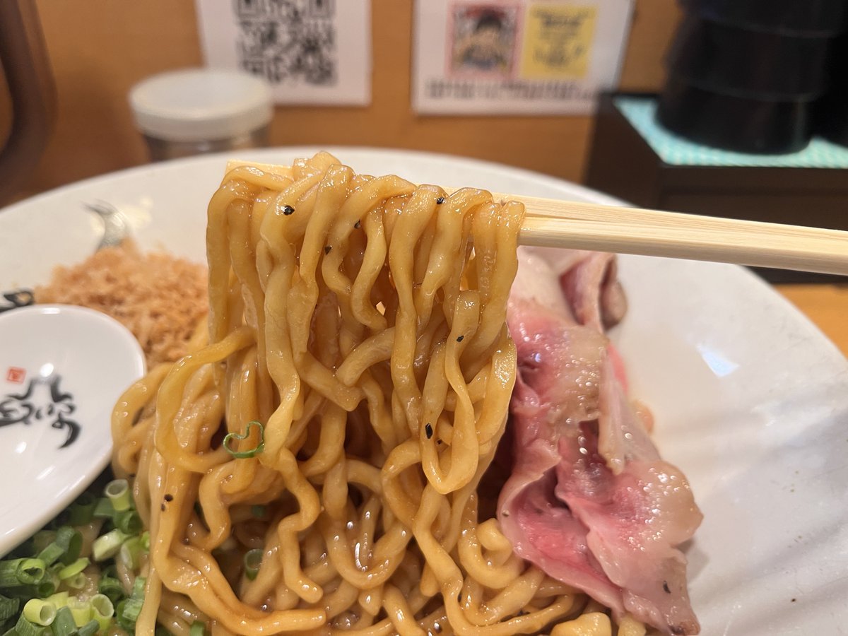 akibaru2022's tweet photo. やばい…秋葉原でこれを気軽に食べられるのは嬉しすぎる！「麺ZINさいとう」の和牛牛脂まぜそば（チャー牛追加）。低温調理した和牛が柔らかくてとろっとろで、めちゃくちゃ好き！最近、あまり新規のお店・メニューを開拓してなかったけど、久しぶりのリピ確です！ https://t.co/2cTSG44yg7