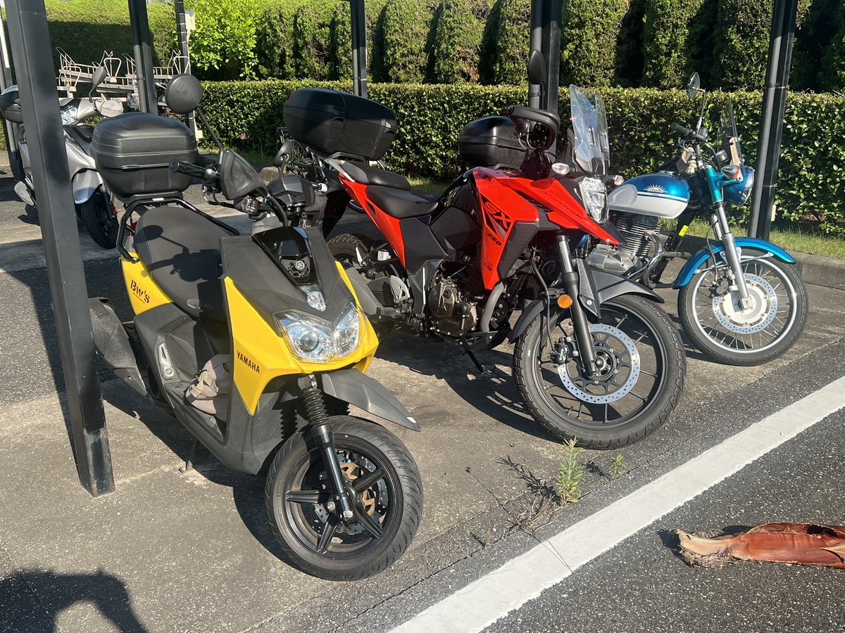 pal6123's tweet photo. 特撮ヒーローみたいな並び https://t.co/2L2E42uUdm