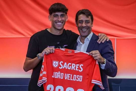CabineSport's tweet photo. Benfica empresta João Veloso ao Moreirense por uma temporada. https://t.co/r2PqN1GU5i